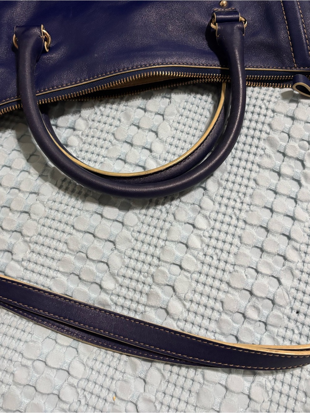 Kate Spade handbag/shoulder bag is a great accessory fun or professional use. - Picture 14 of 16